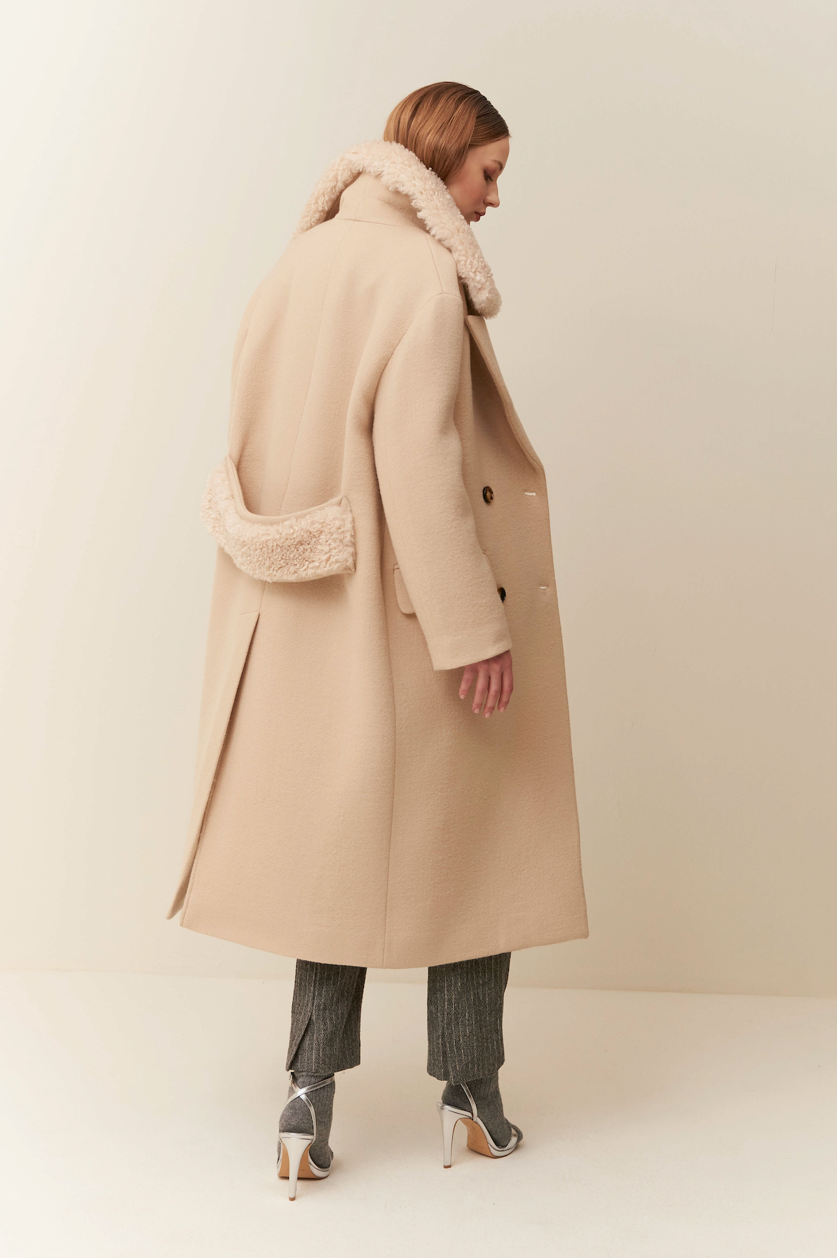 Cappotto doppiopetto in lana vergine