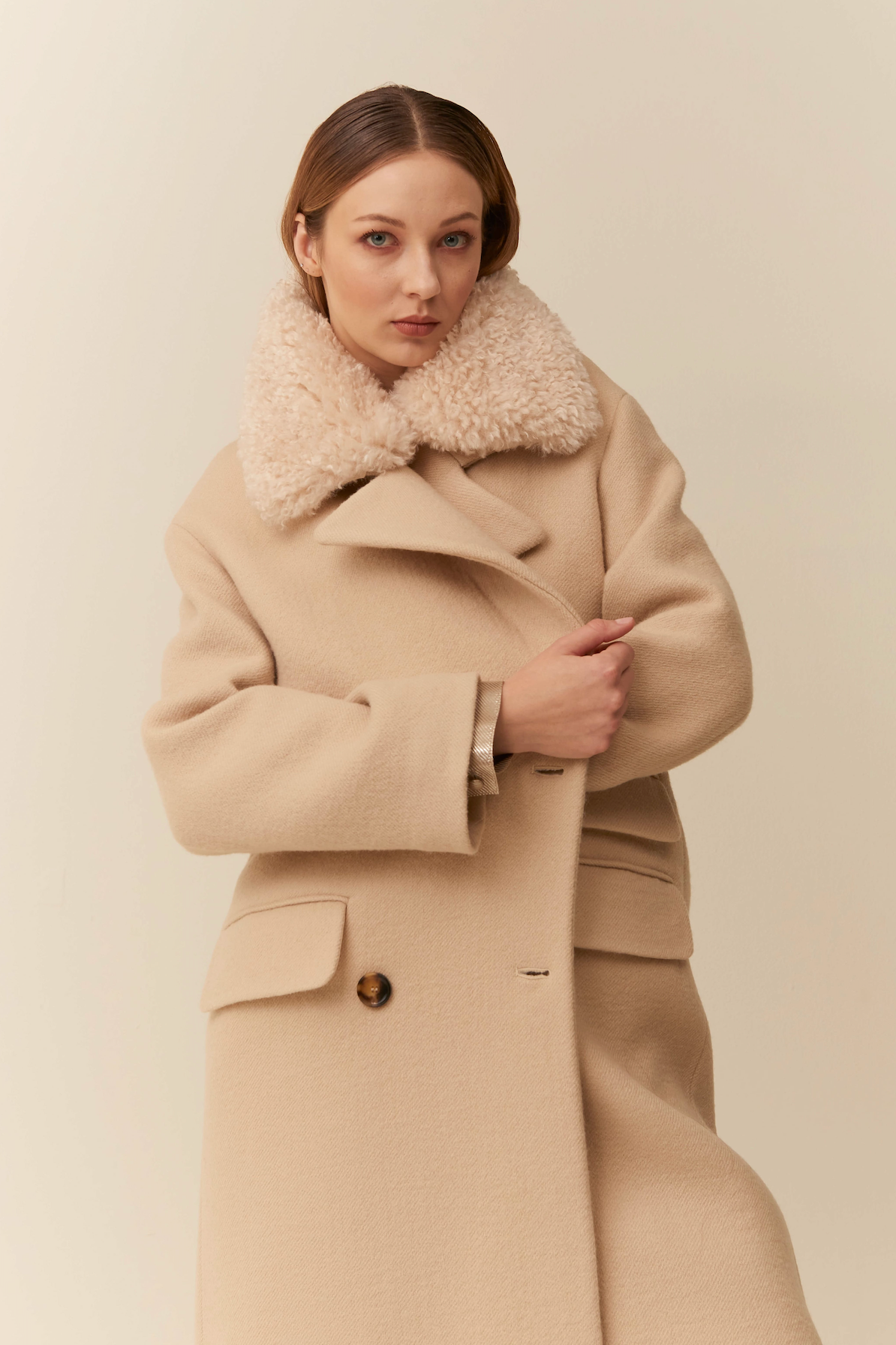 Cappotto doppiopetto in lana vergine