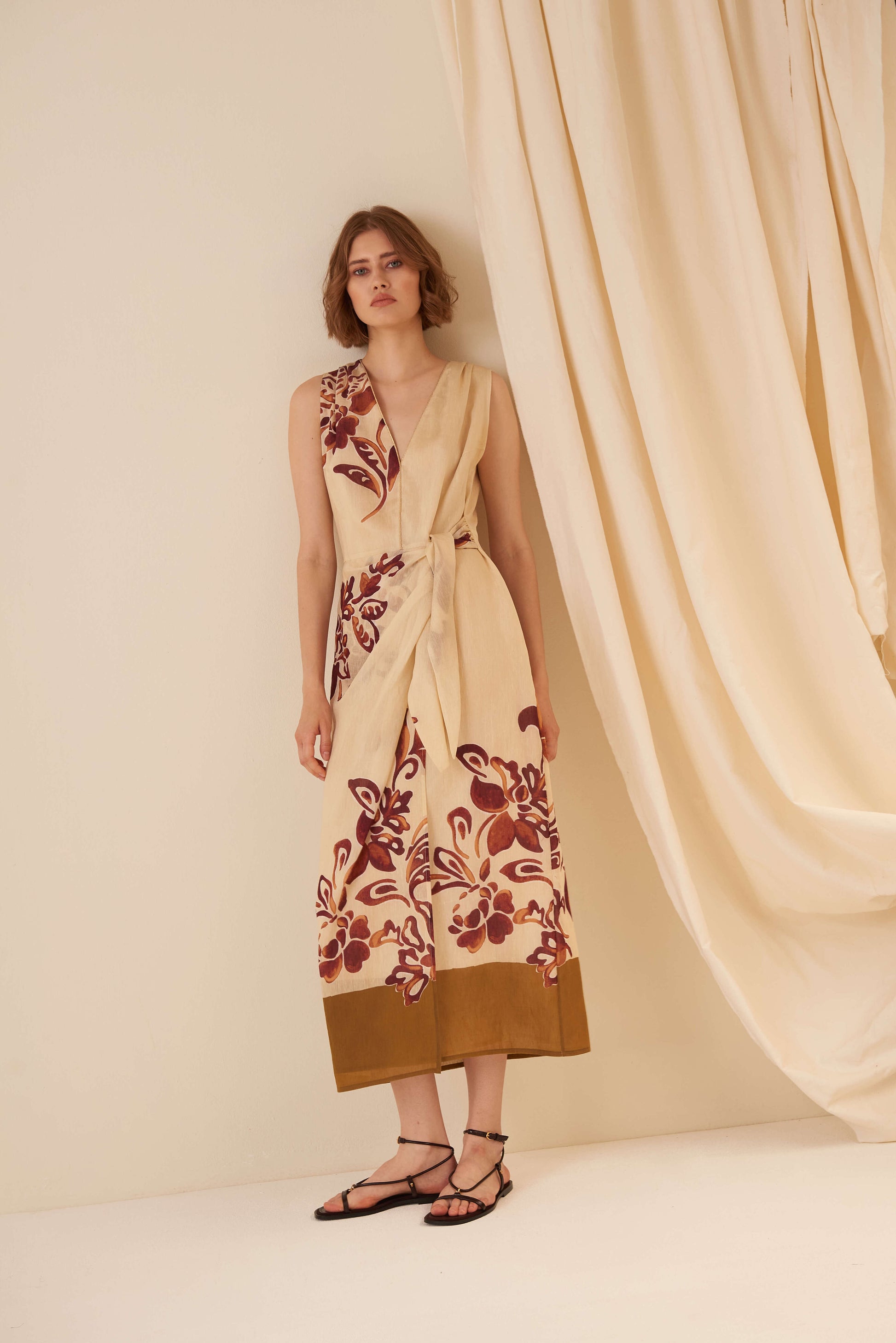 Abito smanicato a portafoglio