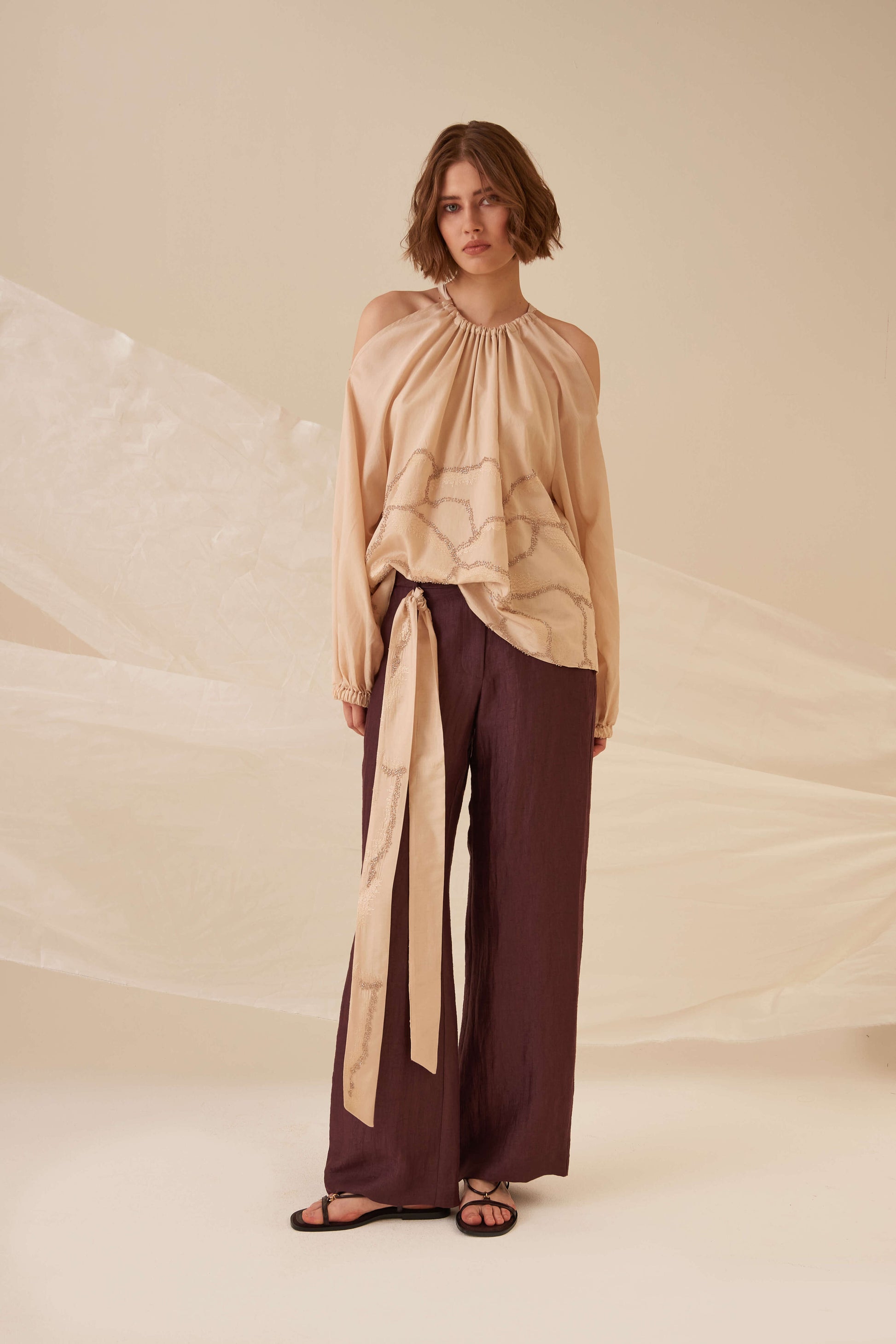 Blusa con spalle cut-out