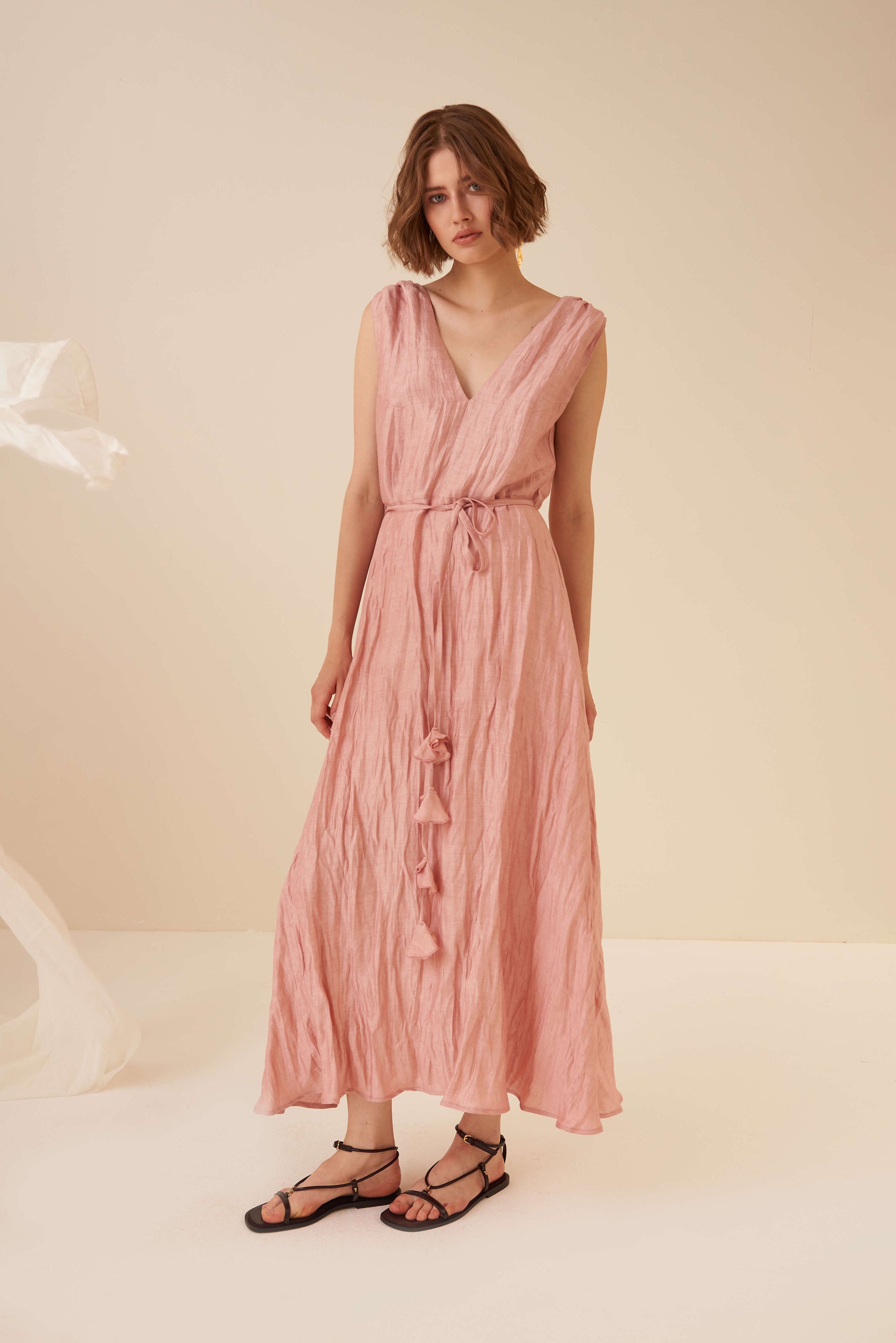 Abito a spalla larga svasato in Lino