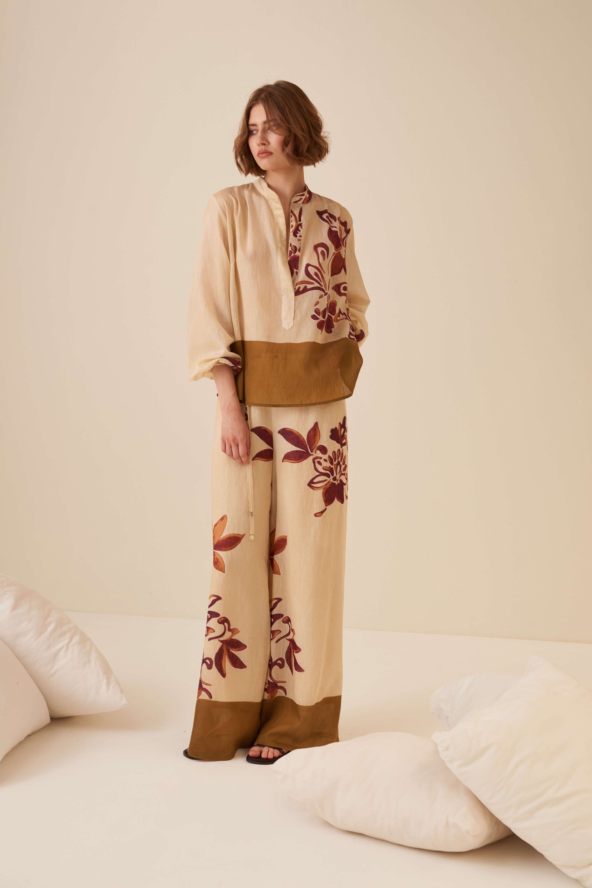 Blusa con collo alla coreana