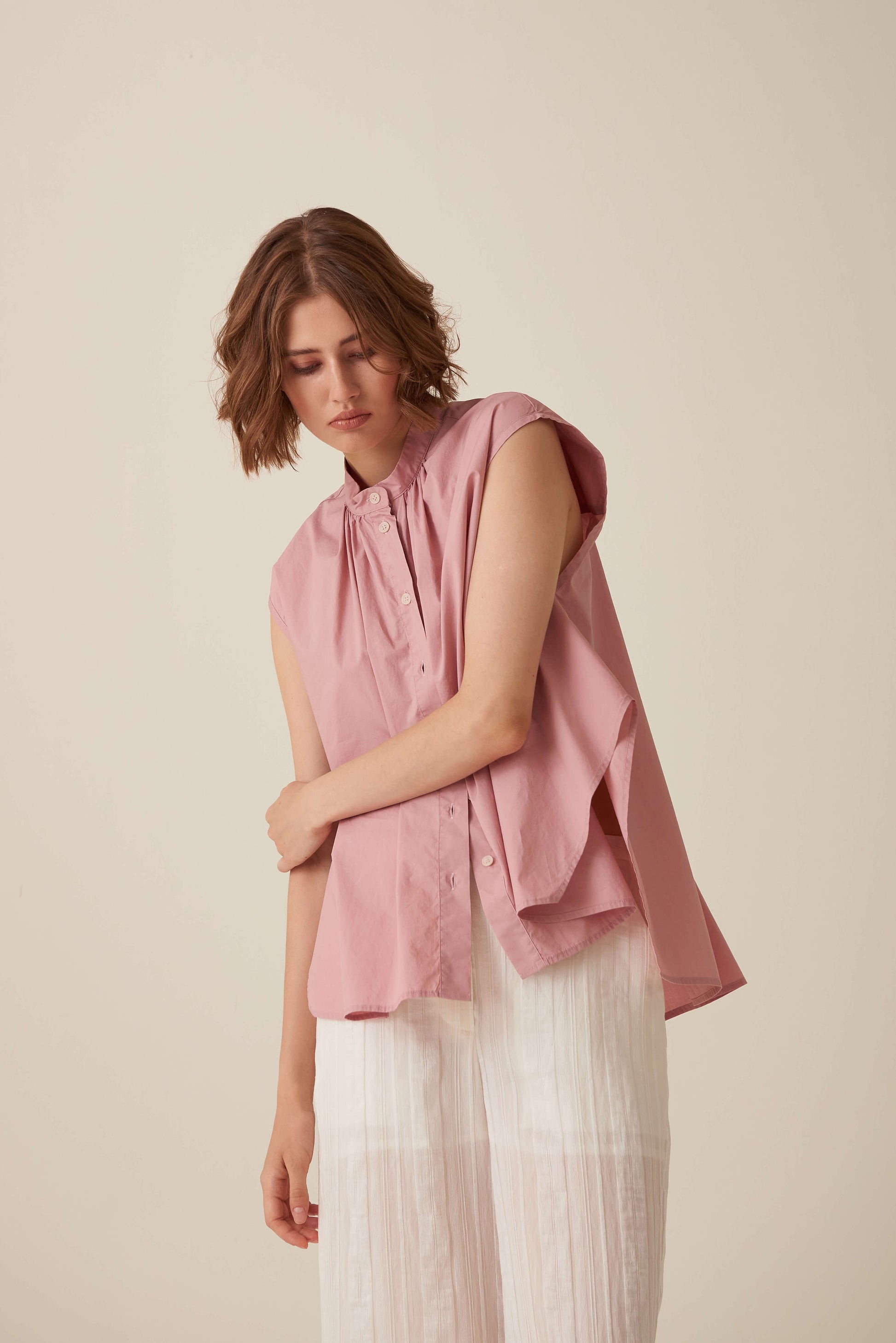 Camicia smanicata in tela paracadute