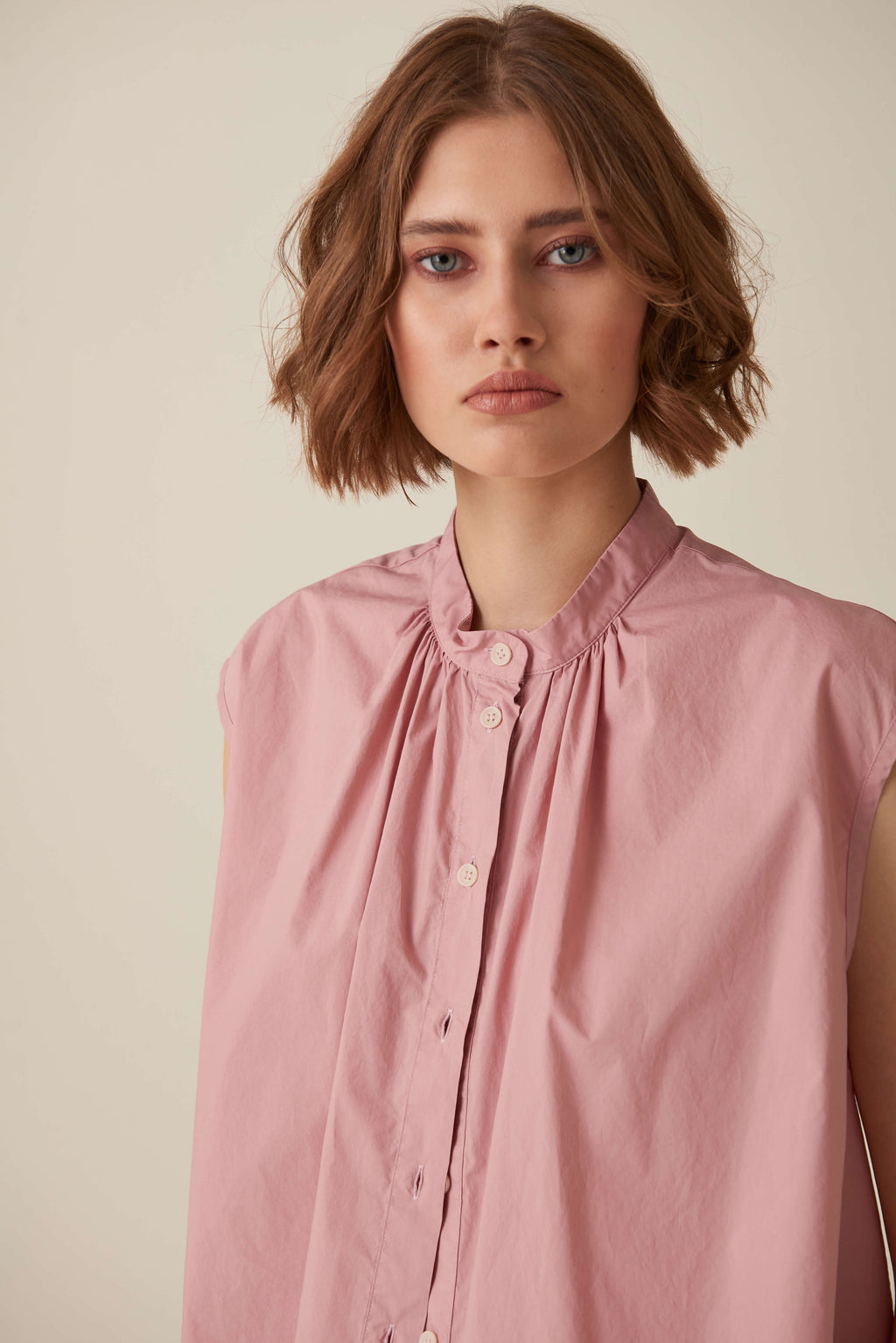 Camicia smanicata in tela paracadute