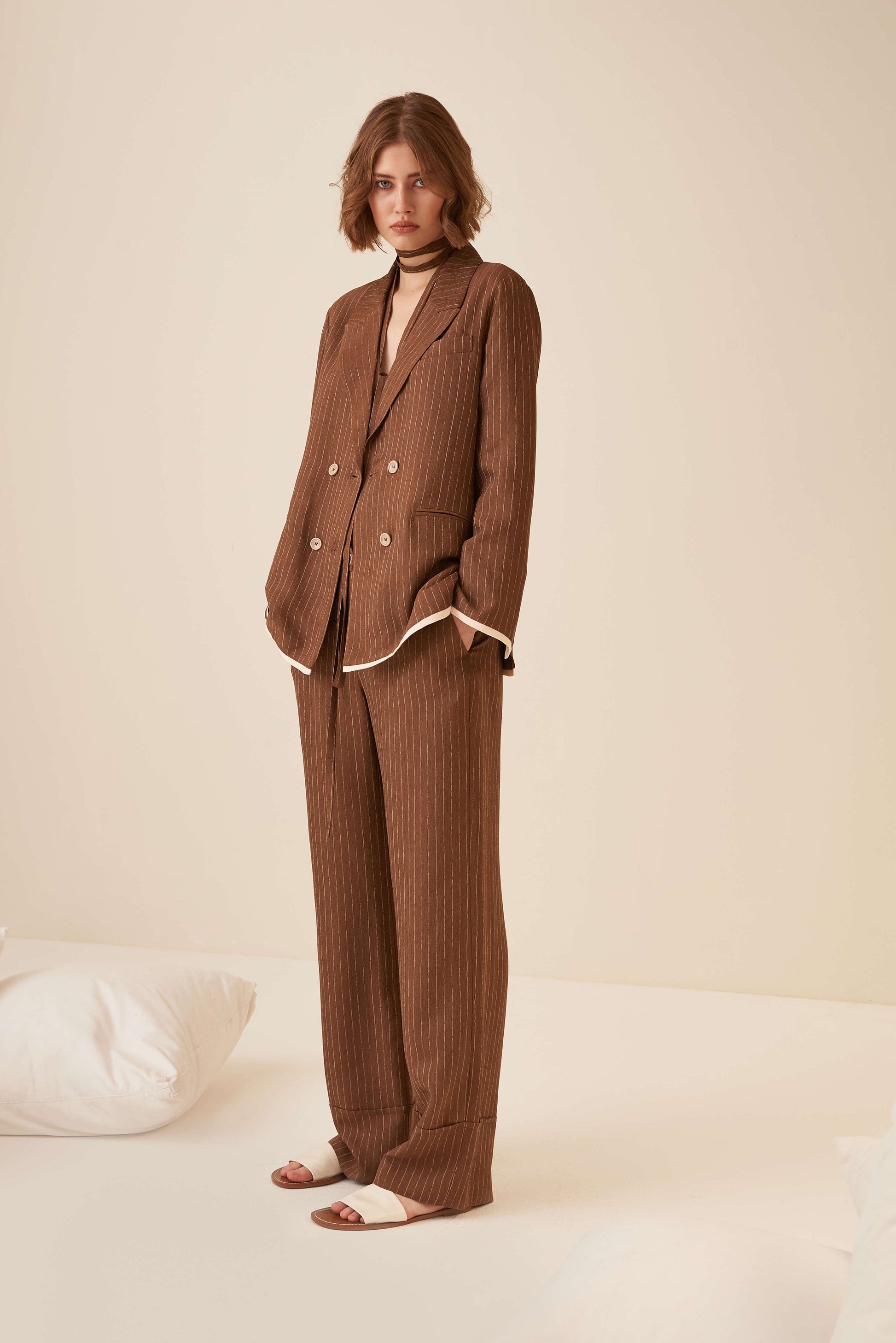 Pantalone gessato a palazzo