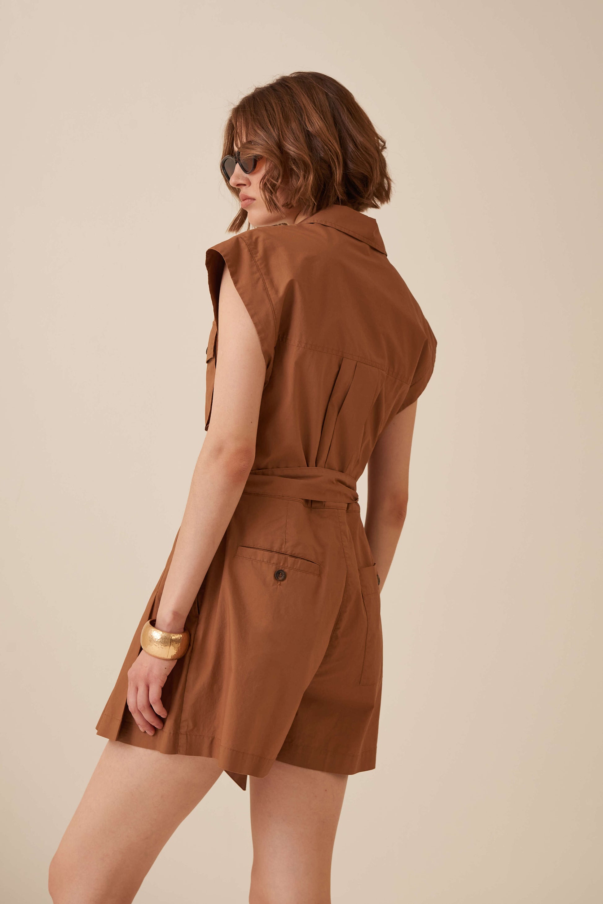 Tuta smanicata stile safari