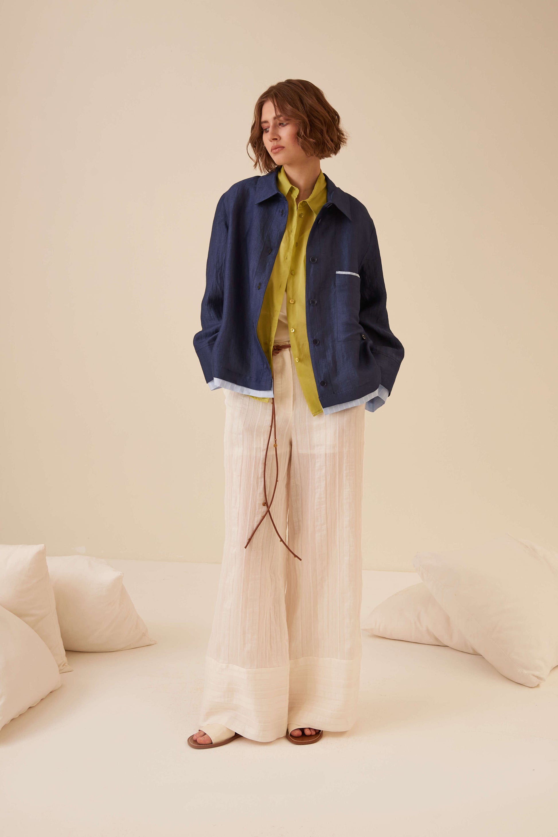 Pantalone a palazzo con maxi balza