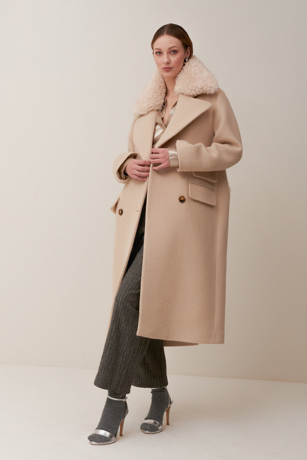 Cappotto doppiopetto in lana vergine