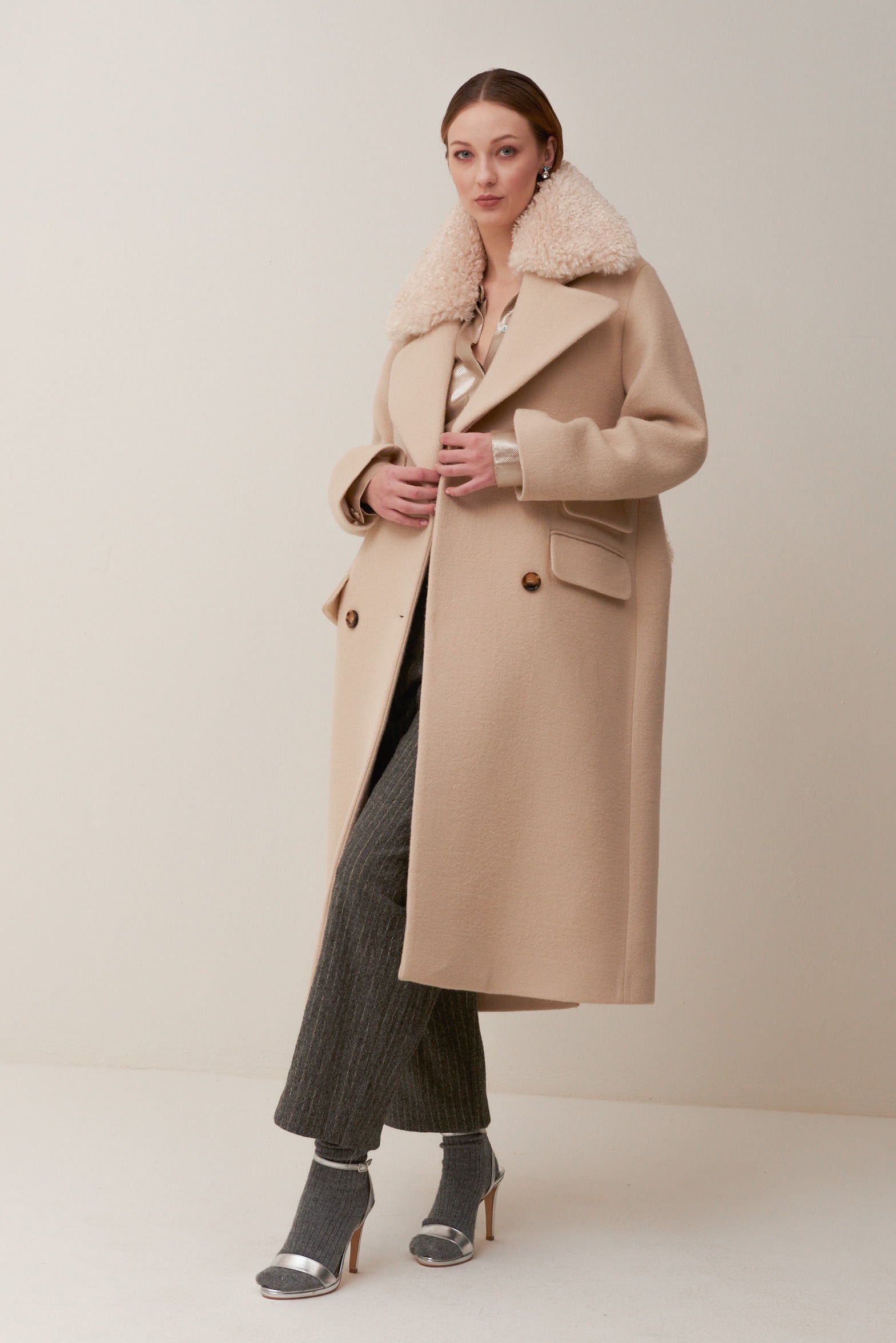 Cappotto doppiopetto in lana vergine