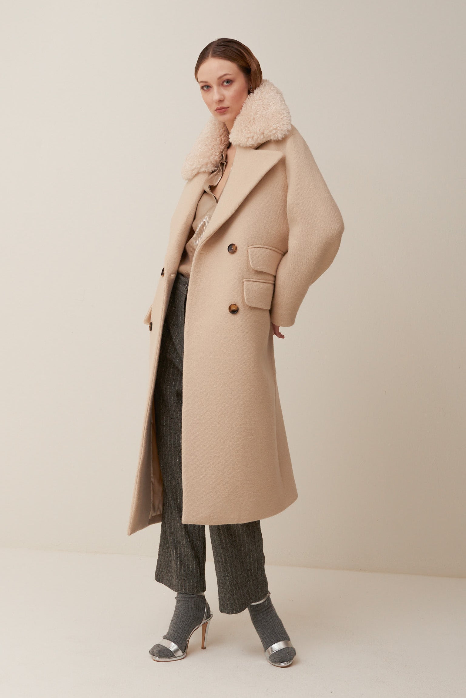 Cappotto doppiopetto in lana vergine