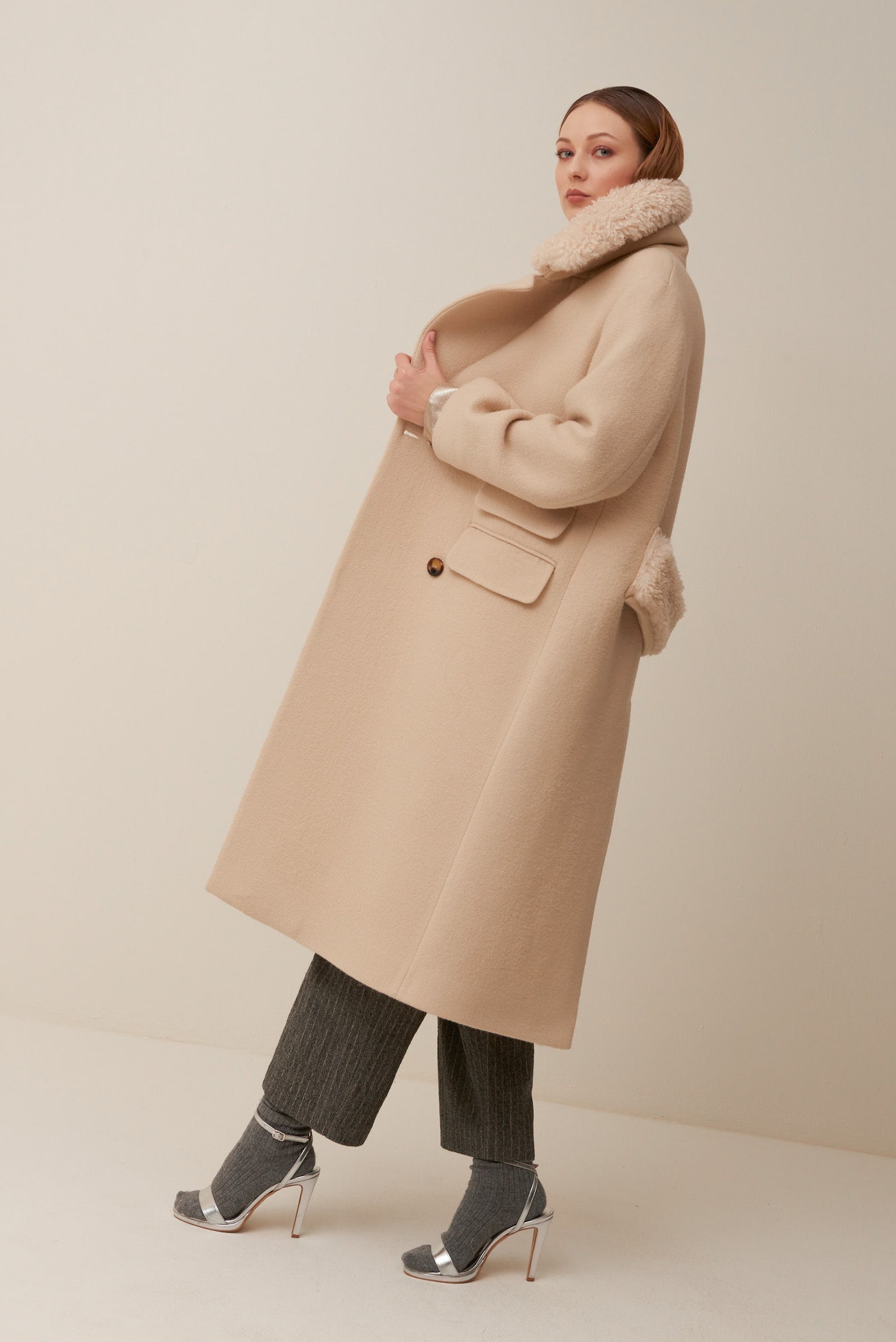Cappotto doppiopetto in lana vergine