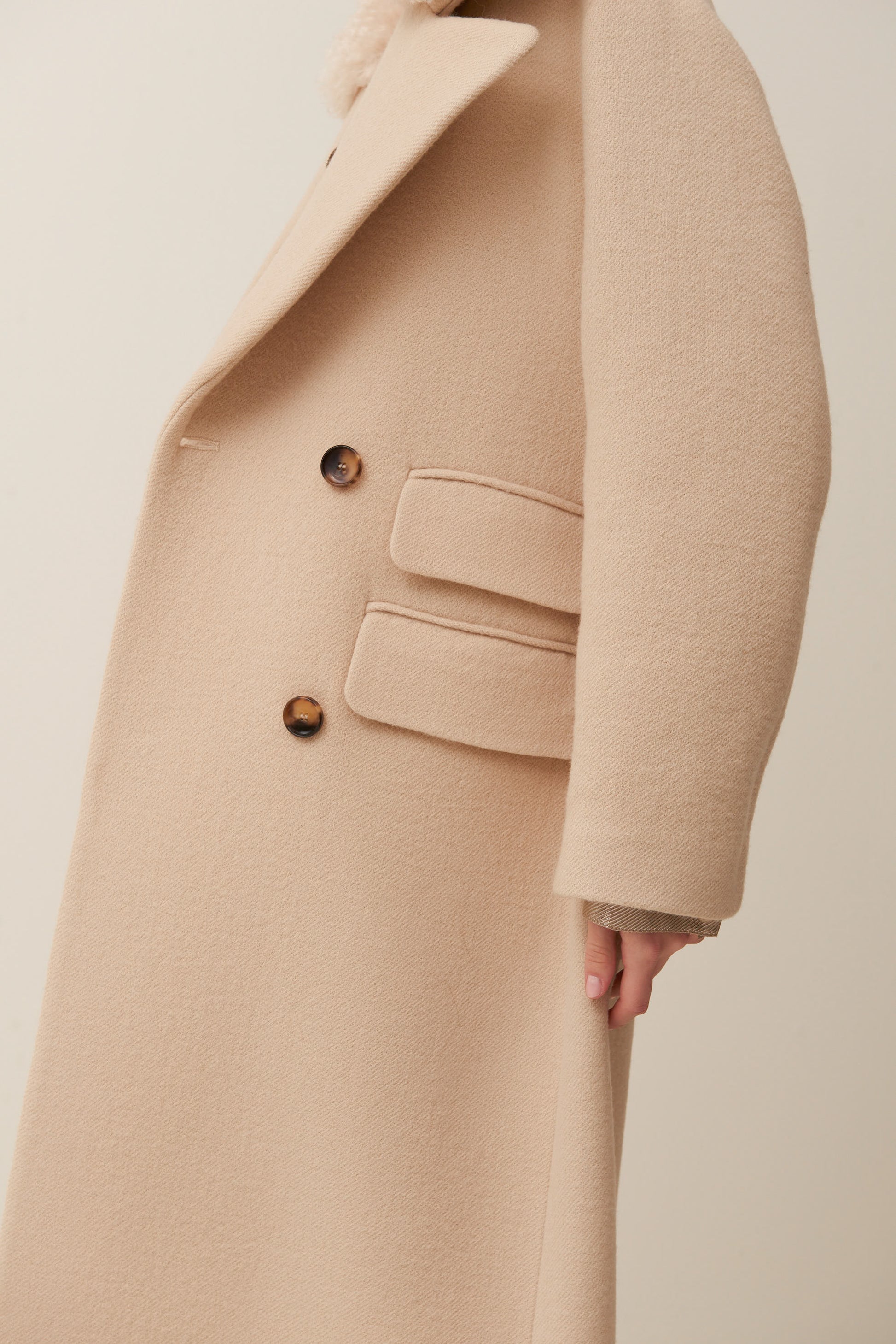 Cappotto doppiopetto in lana vergine