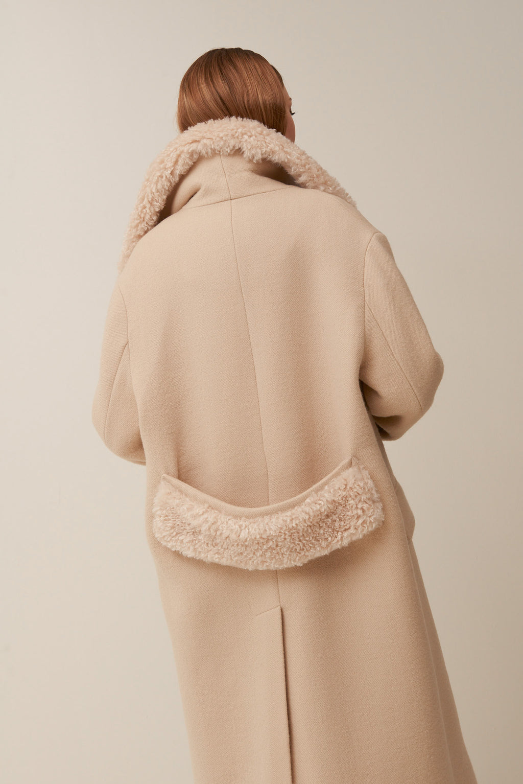 Cappotto doppiopetto in lana vergine