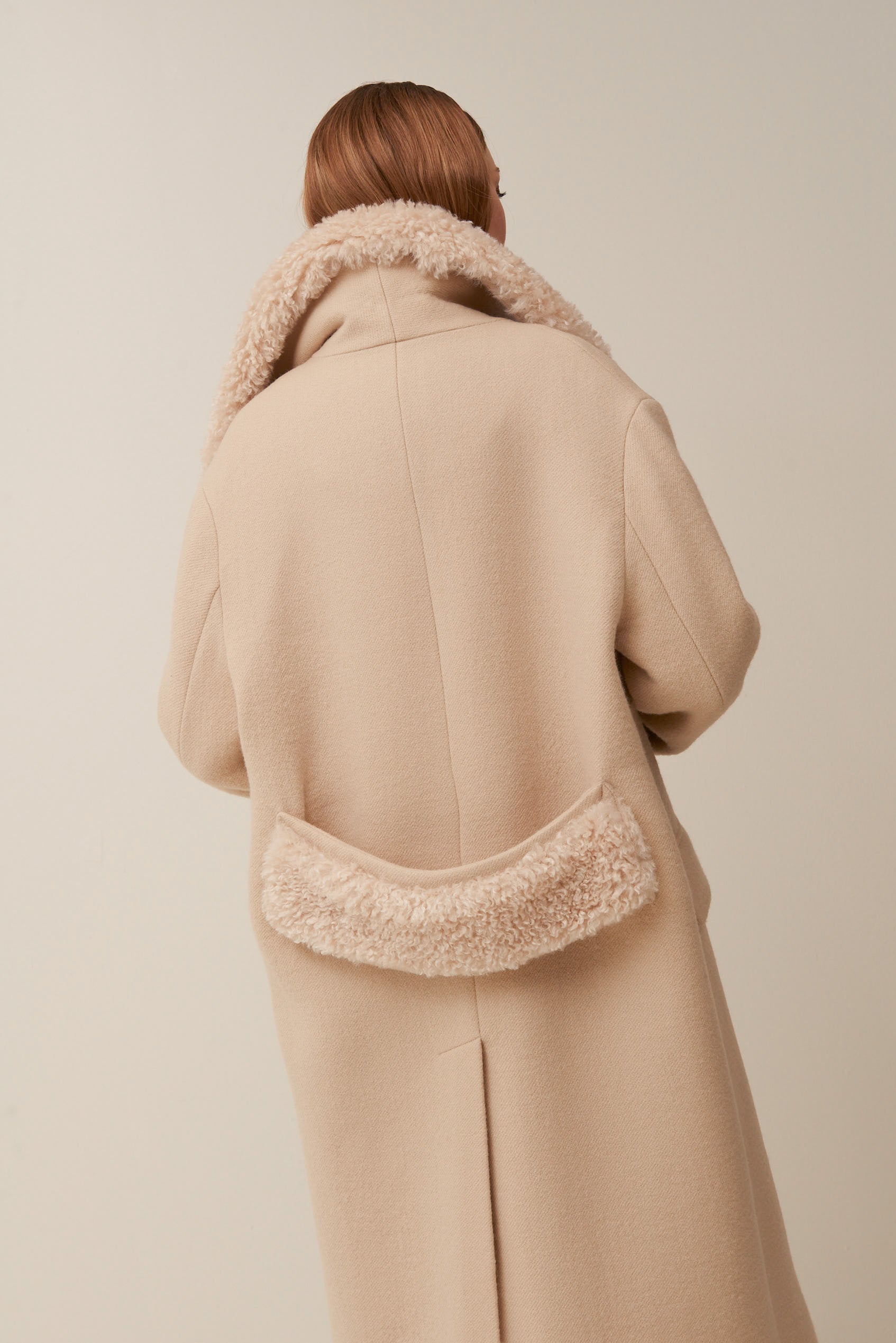 Cappotto doppiopetto in lana vergine