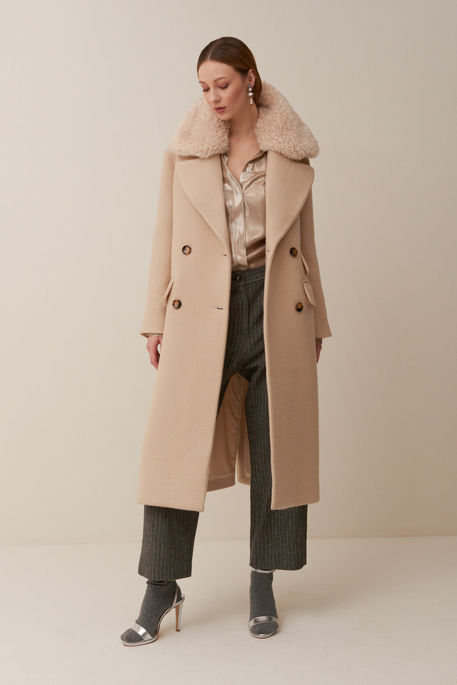 Cappotto doppiopetto in lana vergine
