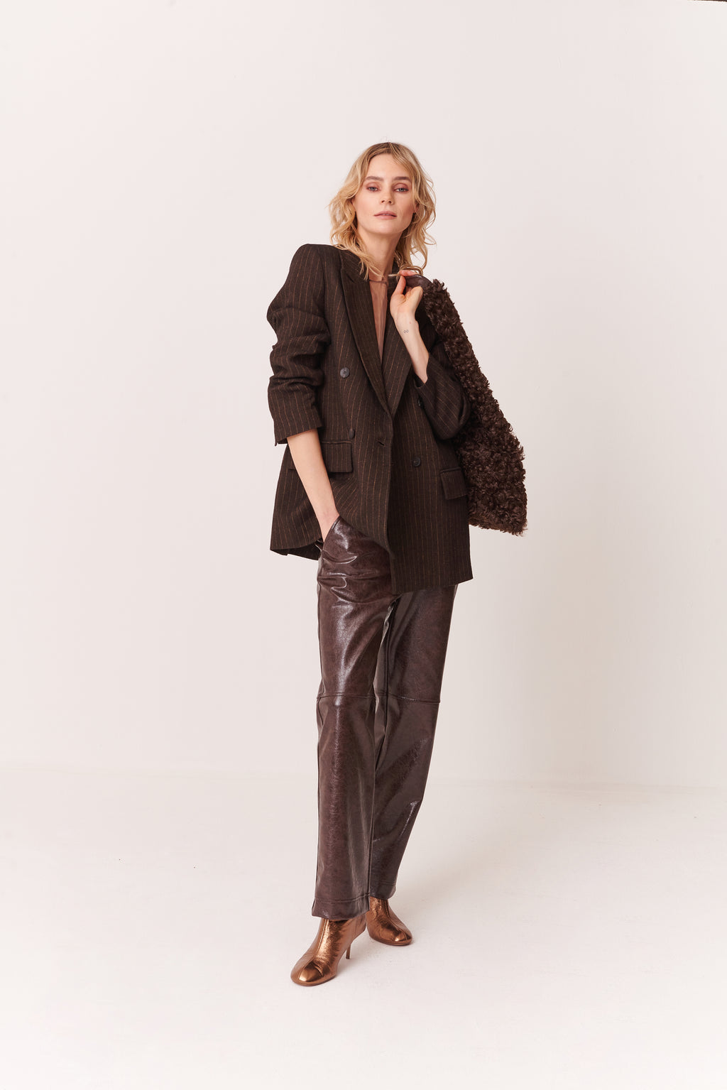 Pantalone con tagli ribattuti in Eco-pelle Vintage