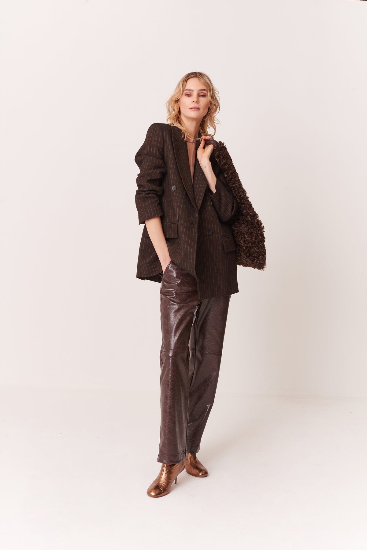 Pantalone con tagli ribattuti in Eco-pelle Vintage