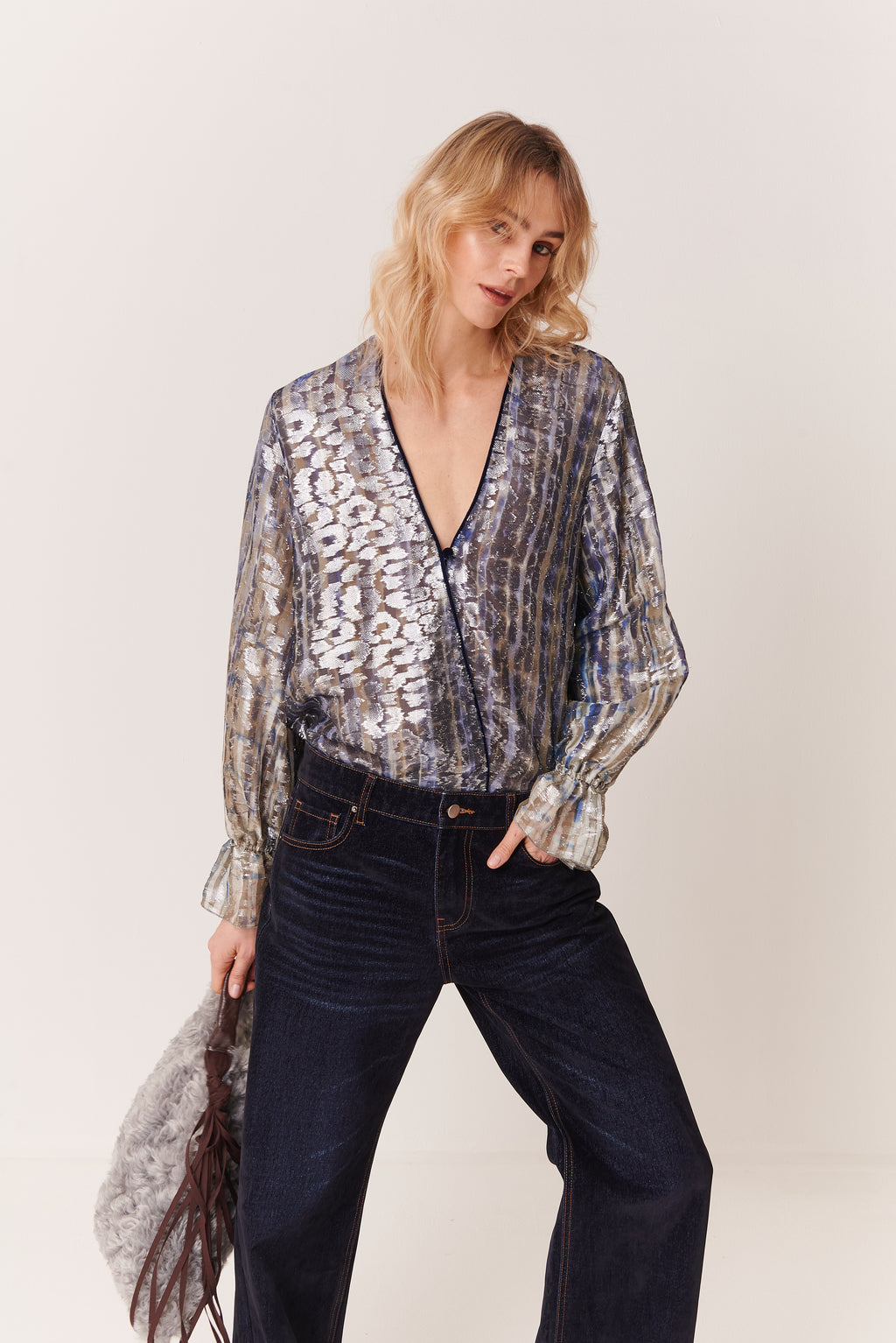 Blusa incrociata con piping di velluto in Jacquard Seta Lurex
