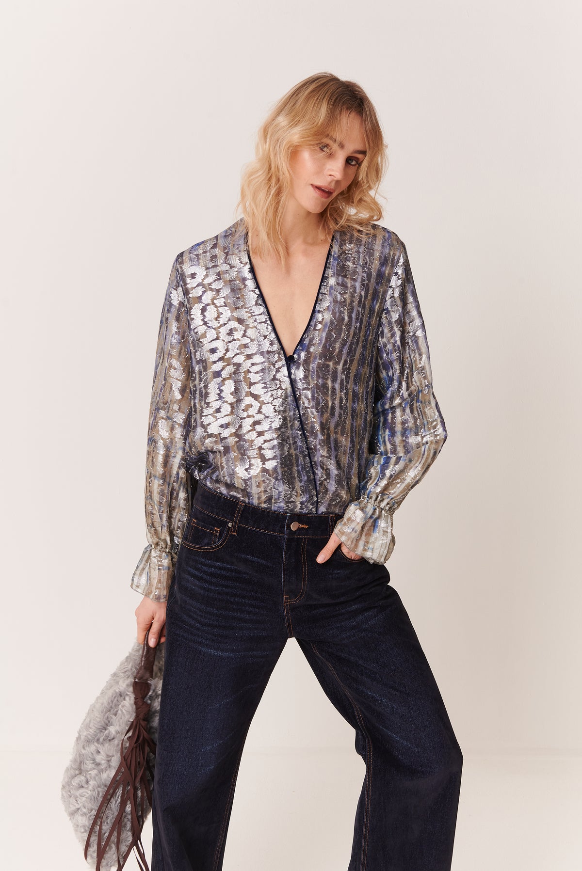 Blusa incrociata con piping di velluto in Jacquard Seta Lurex