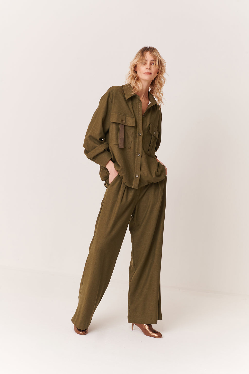 Pantalone ampio con pieghe in Flanella di Lana