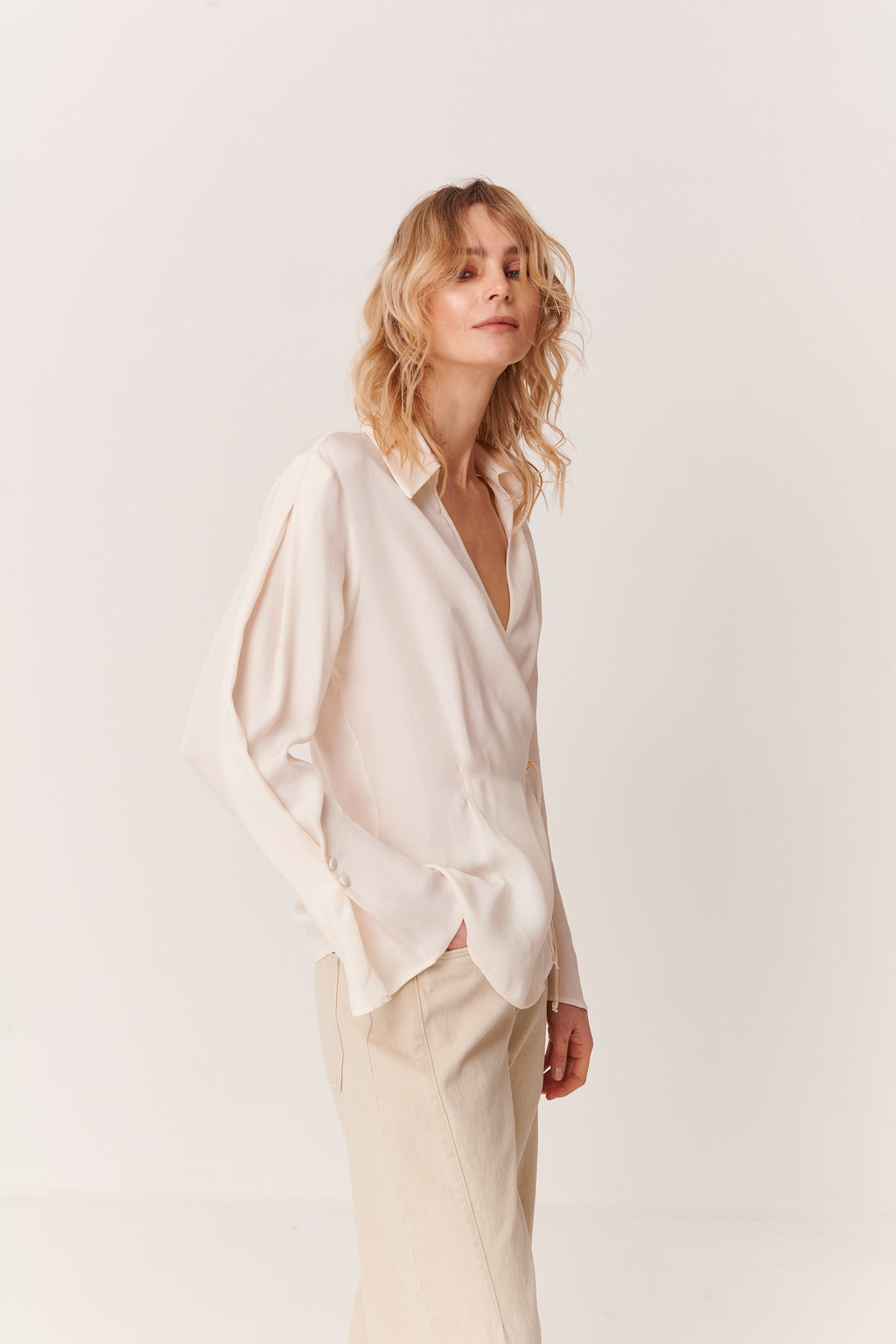 Blusa a portafoglio con collo camicia in Misto Cupro
