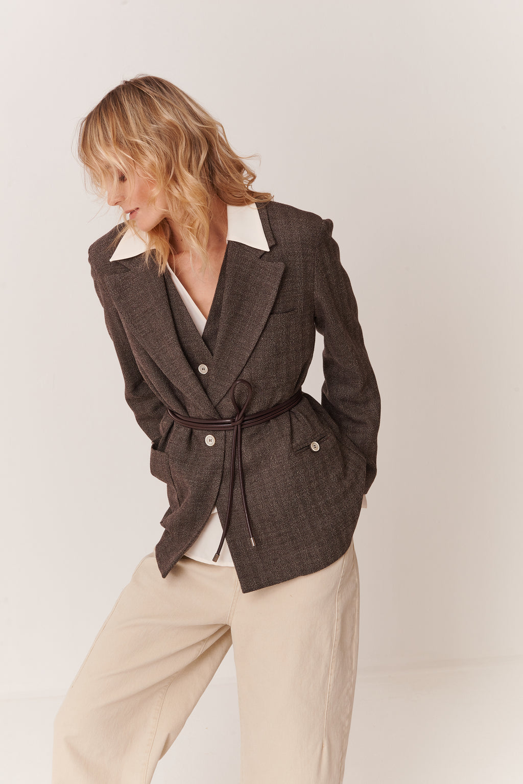 Giacca morbida destrutturata in Tweed Sale e Pepe con tasche a toppa e cintura in pelle