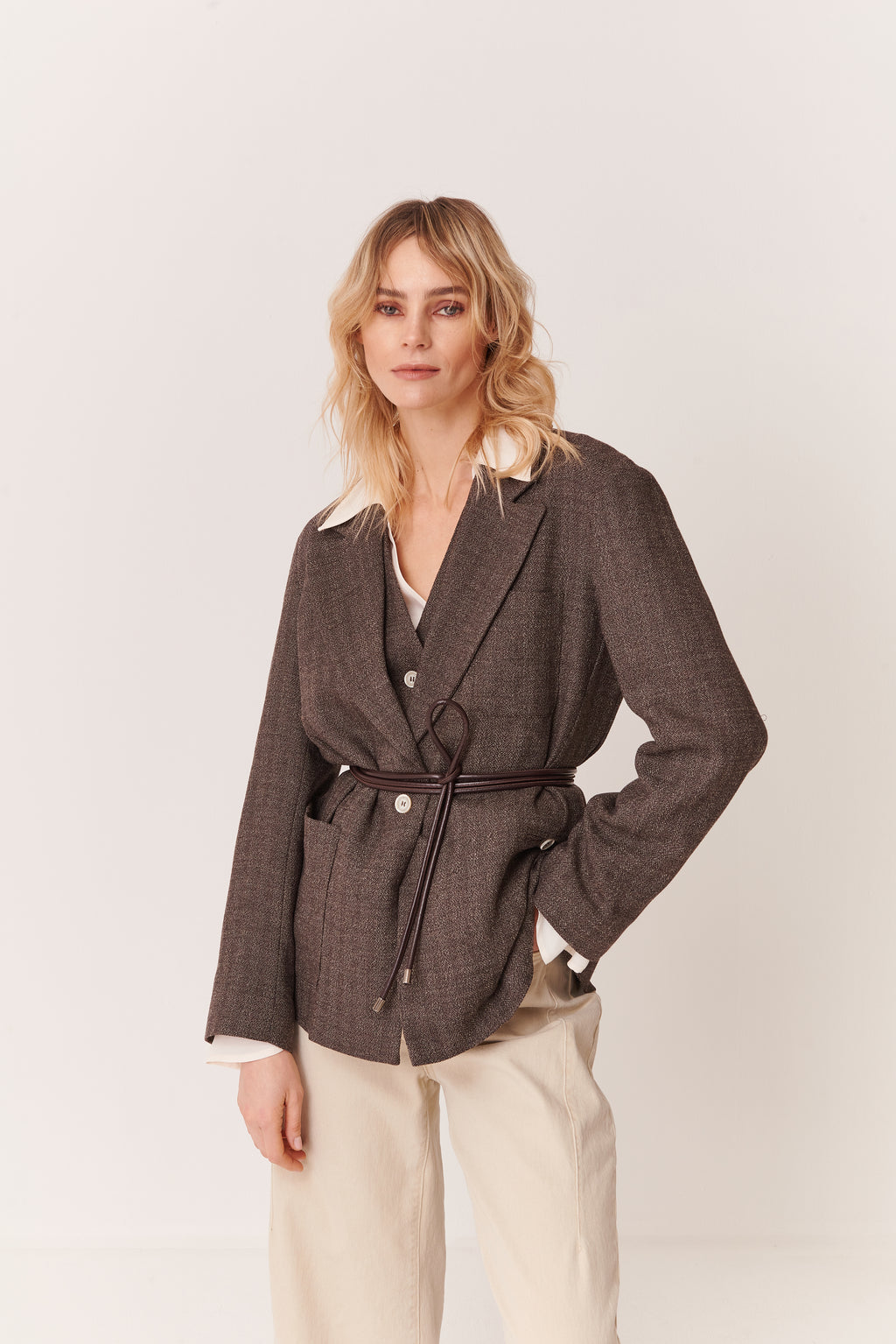 Giacca morbida destrutturata in Tweed Sale e Pepe con tasche a toppa e cintura in pelle