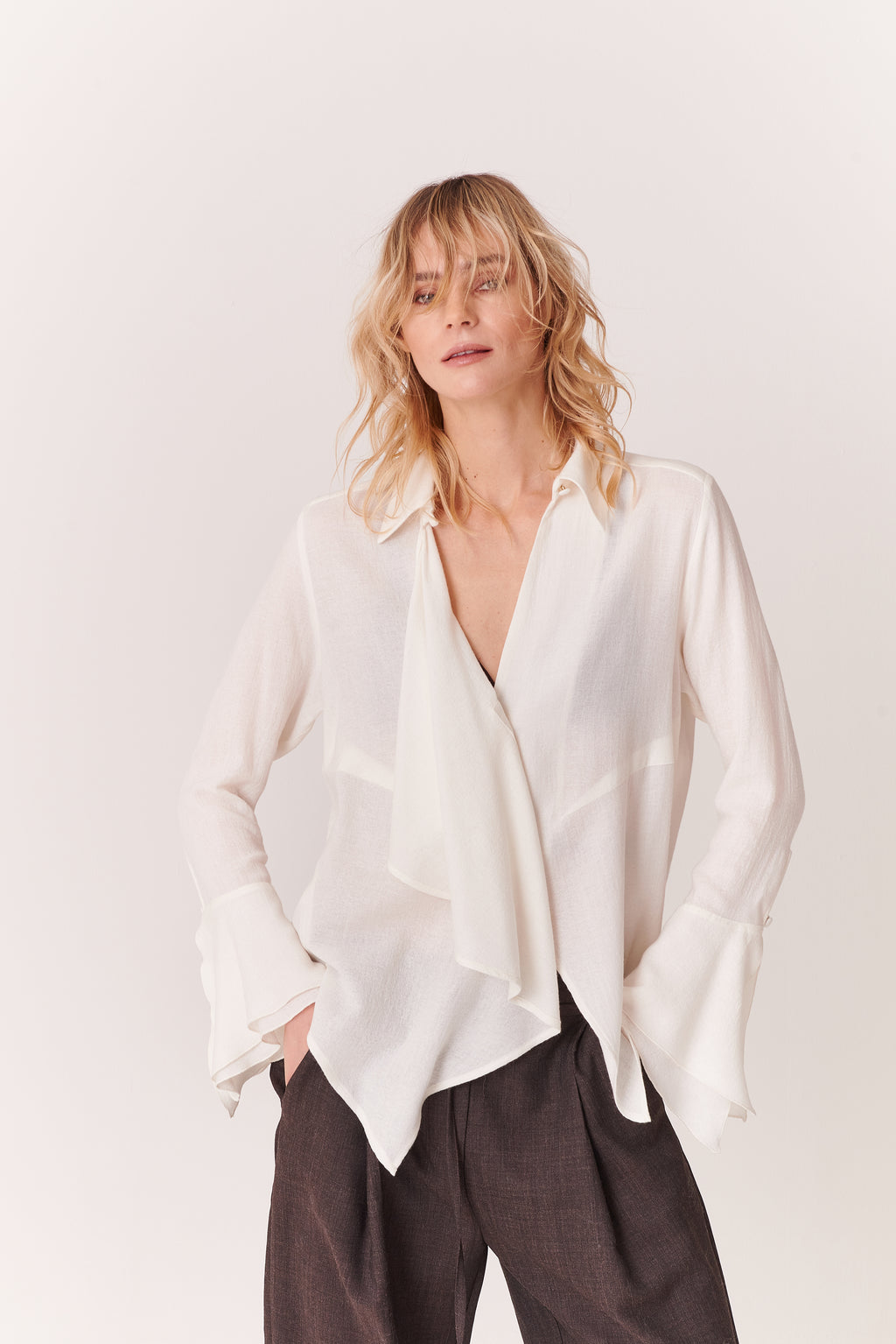 Camicia con jabot in Mussola di Lana