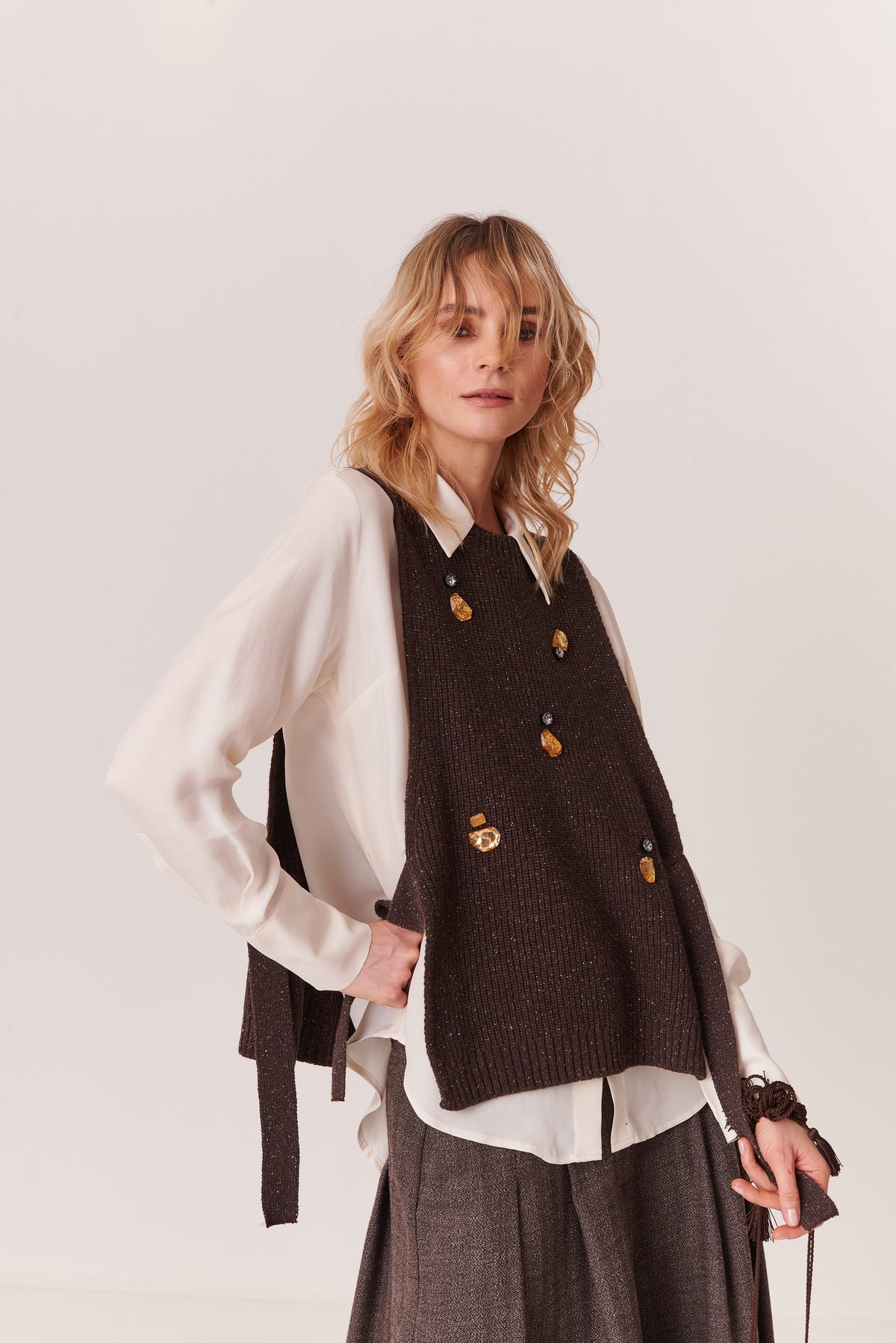 Gilet melange a coste con applicazioni